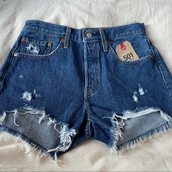 Levi 501 dark wash distressed jean shorts - Picture 4 of 4